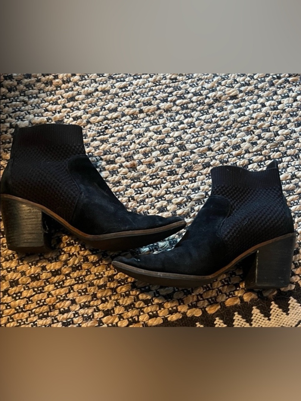 Cole Haan Maggie Black Textured suede Ankle Booties Sz 8.5 - Picture 2 of 8